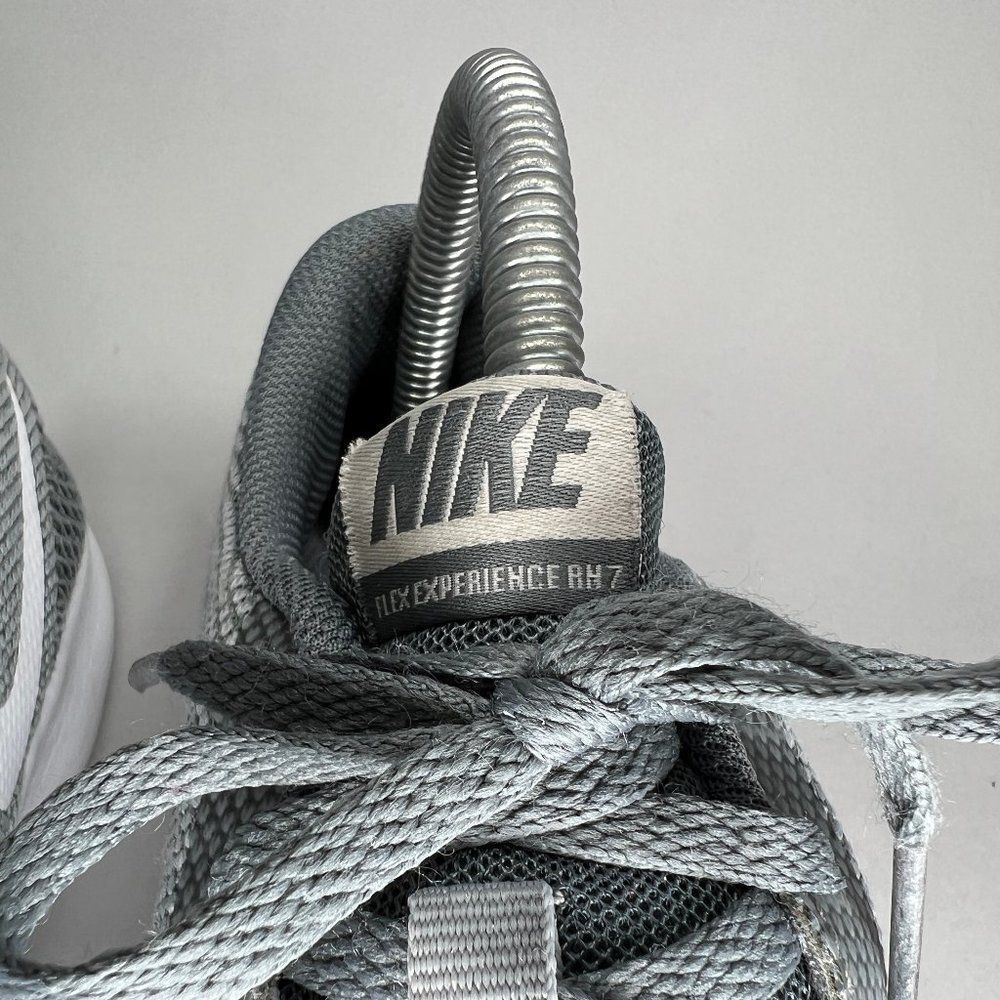 Nike Gray Trainers Sneaker Size 6Y Fits Women's Size 7.5 - Picture 4 of 11